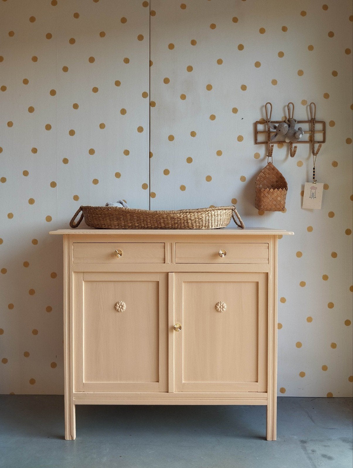 Vintage dressoir Peach /Art Deco /massief hout /bezorgen kan, Huis en Inrichting, Kasten | Dressoirs, Ophalen of Verzenden, 25 tot 50 cm