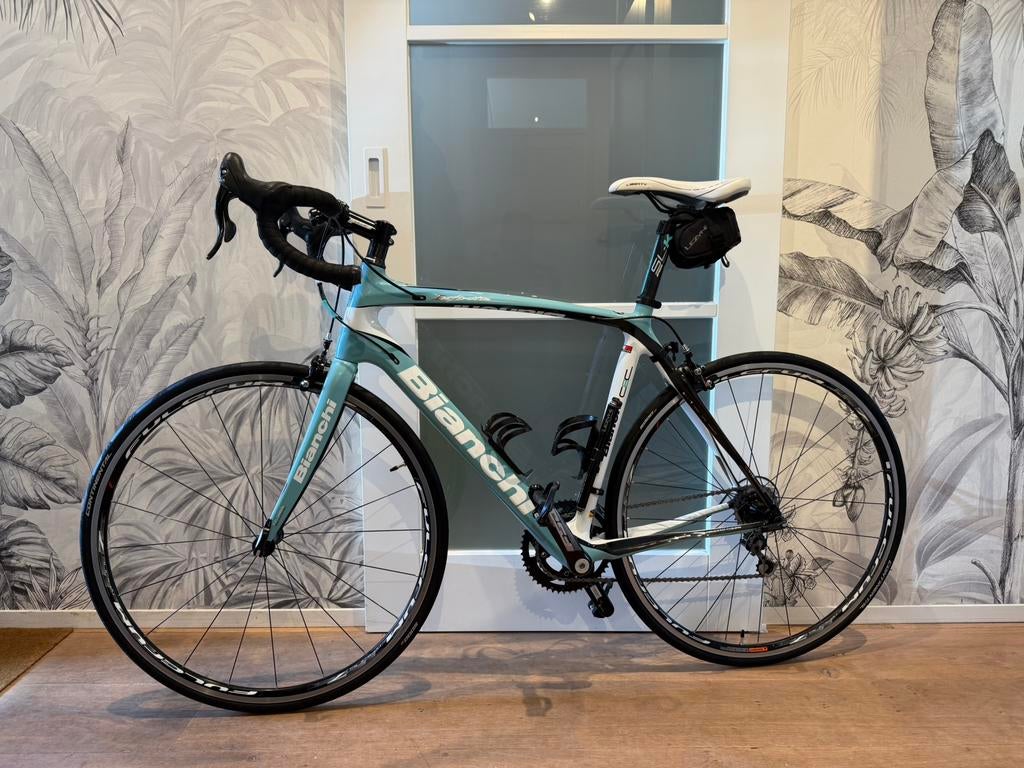 Bianchi Infinito C2C. Full carbon, compact campagnolo Veloce, 28 inch, Carbon, Velgrem, Zo goed als nieuw