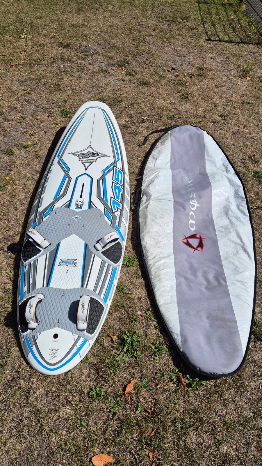 Complete windsurfset: plank met volwassen- en kinderzeil, Watersport en Boten, Windsurfen, Ophalen, 250 tot 300 cm, Gebruikt, Met draagtas