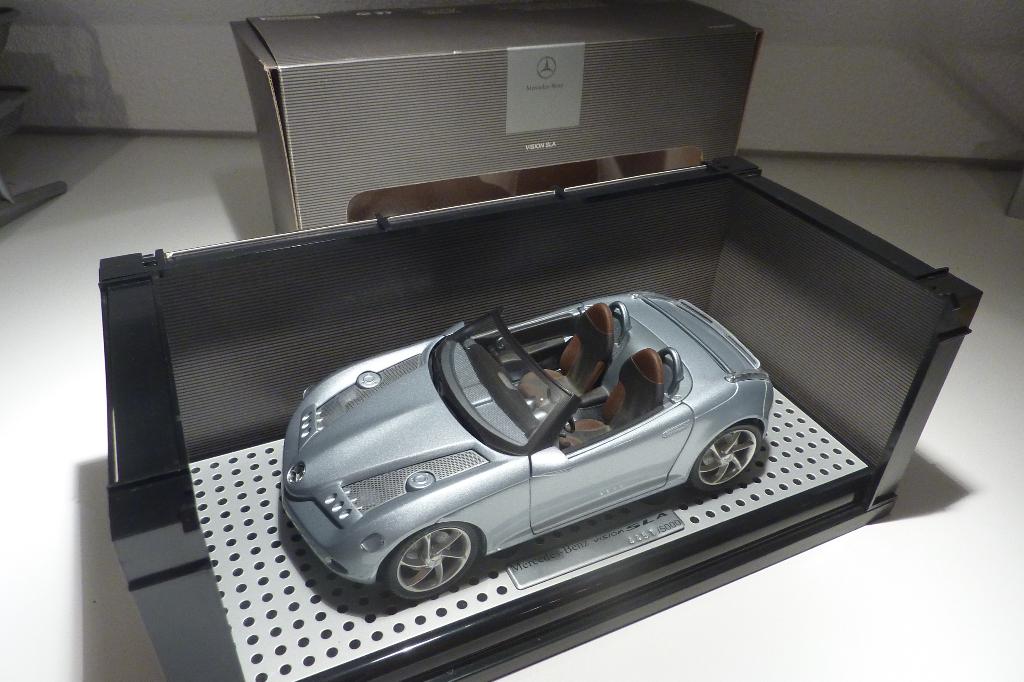 Onbeschadigd schaalmodel 1:18 Mercedes Vision SLA, incl doos, Hobby en Vrije tijd, Modelauto's | 1:18, Ophalen of Verzenden, Zo goed als nieuw