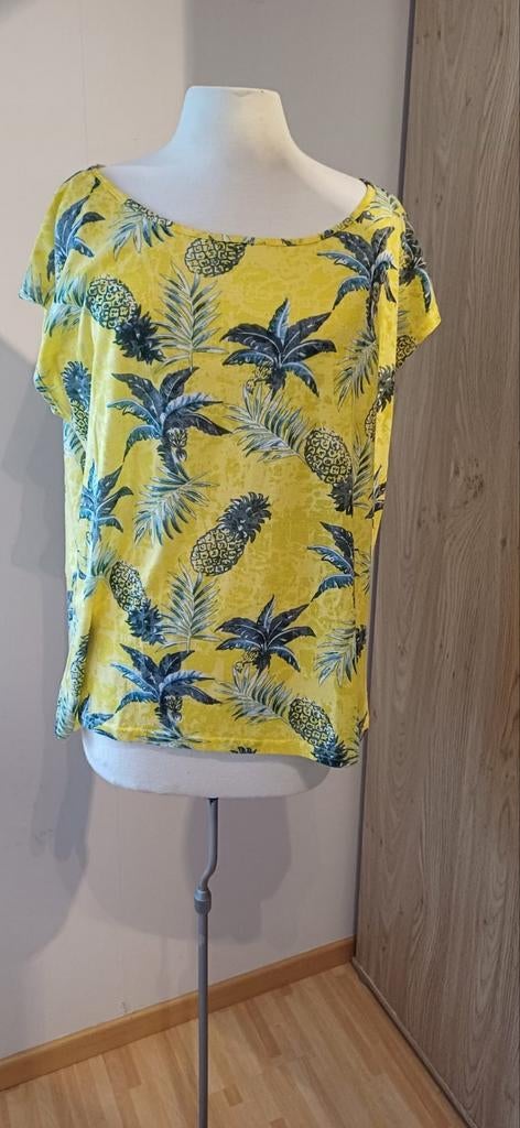 Geel shirt met blauw motief, kort mouwtje, maat +/_ 42, Blauw, Maat 42/44 (L), Ophalen of Verzenden, Zo goed als nieuw