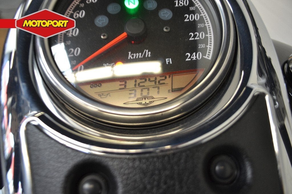 Suzuki C 1800 R (bj 2011), Lange Dreef 12
4131NH  Vianen, NL, Suzuki, Chopper, Bedrijf