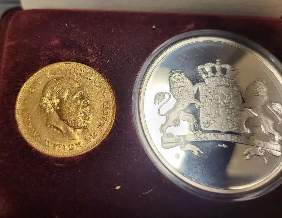 NL gouden tientje 1875 Willem 3 incl. doos & certificaat, Postzegels en Munten, Edelmetalen en Baren, Ophalen of Verzenden, Goud