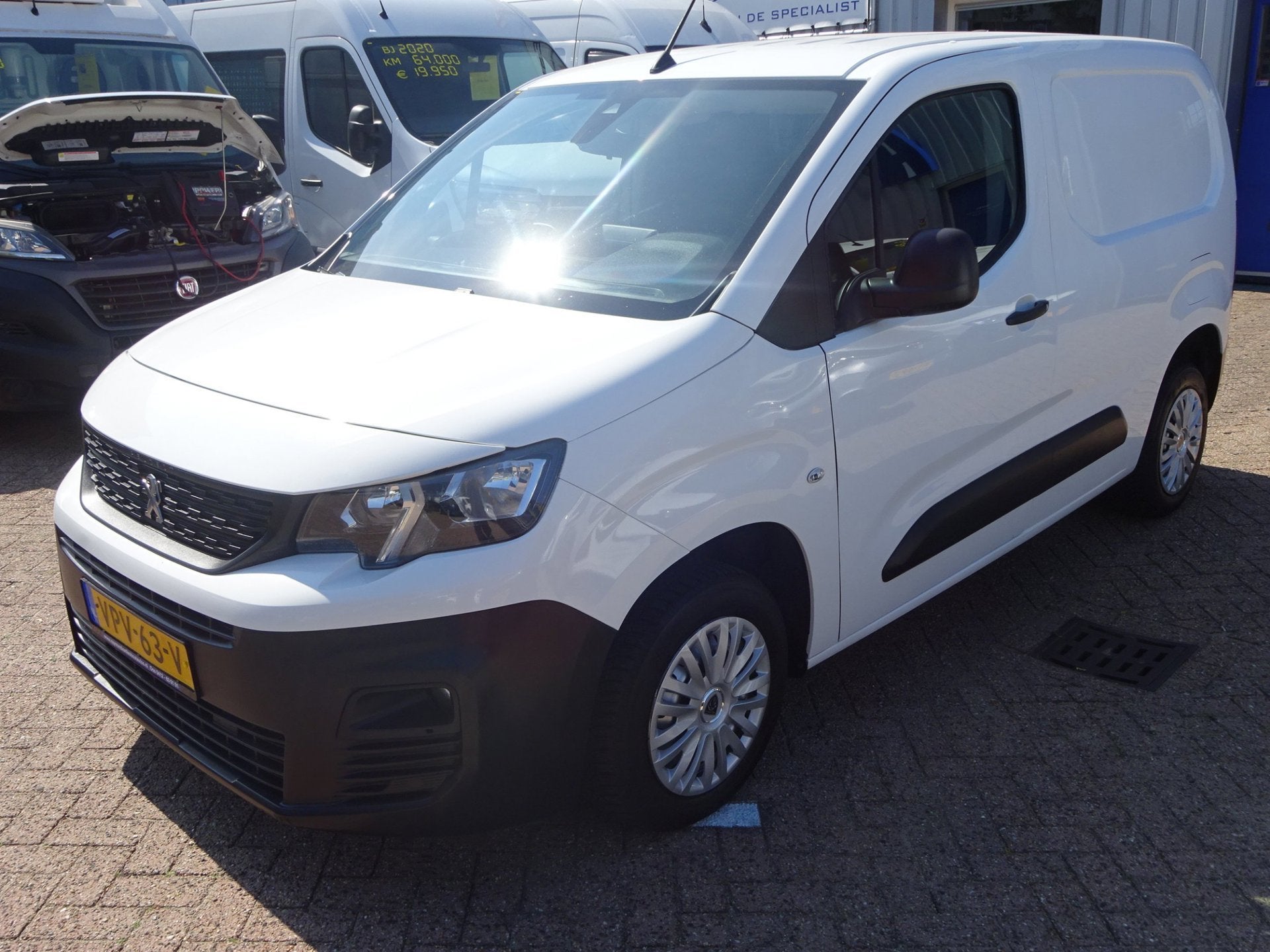 Peugeot Partner 1.2 PureTech Pro BENZINE AIRCO NAVI CRUISE C, Voorwielaandrijving, Dealer onderhouden, Gebruikt, 1199 cc