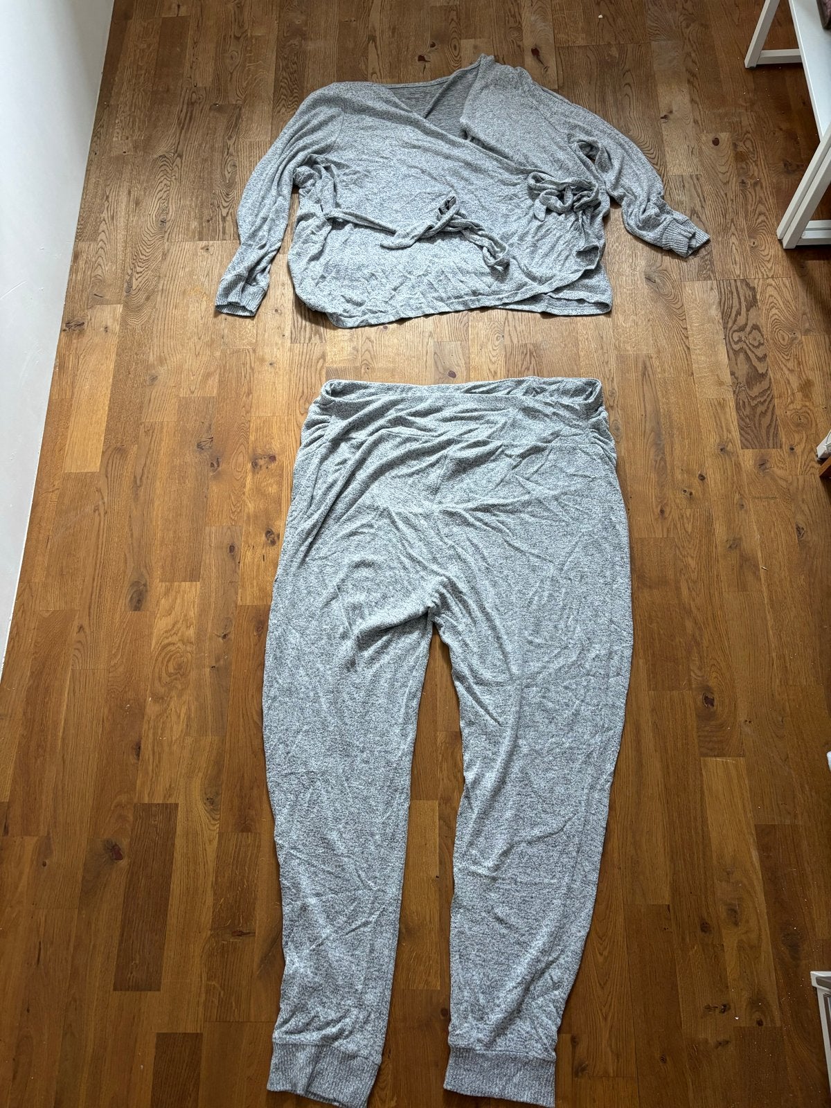 Comfortabele zwangerschapspyjama - Grijs, Ophalen of Verzenden, Gedragen, Maat 46/48 (XL) of groter