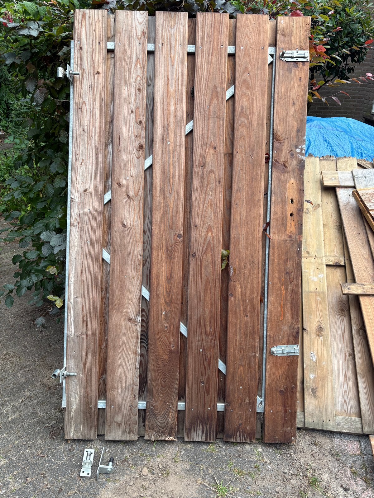 Poortdeur tuindeur met ijzeren frame, Tuin en Terras, Tuinpoorten, Ophalen, Zo goed als nieuw, 150 tot 200 cm, Hout
