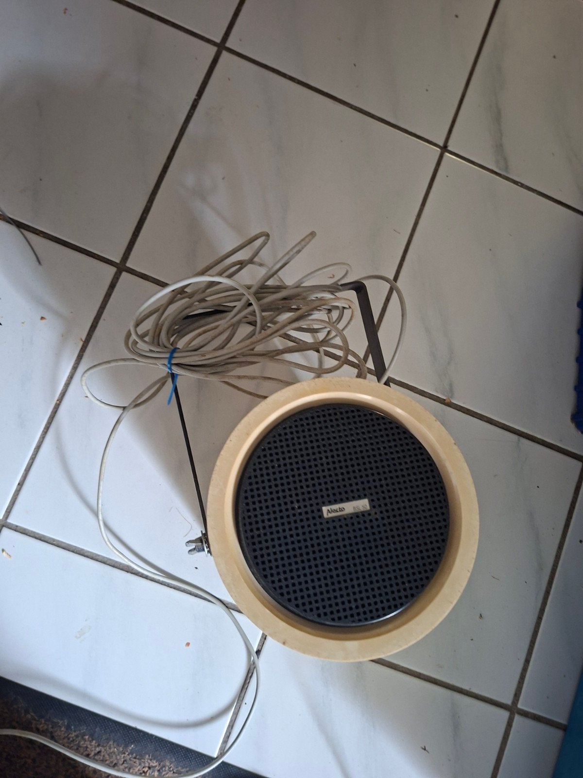 Alecto speaker met lange kabel en bevestigingsbeugel, Audio, Tv en Foto, Luidsprekers, Gebruikt, Inclusief kabels, Overige typen