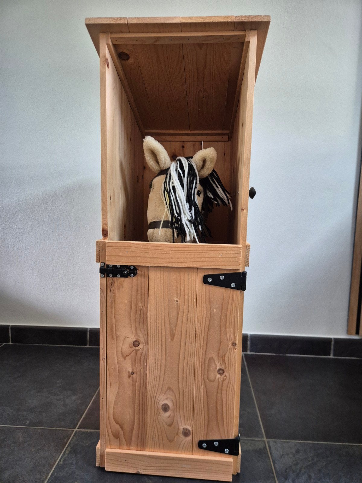 Hobby Horse Stalletje met Hobby Horse, Ophalen, Zo goed als nieuw, Jongen of Meisje