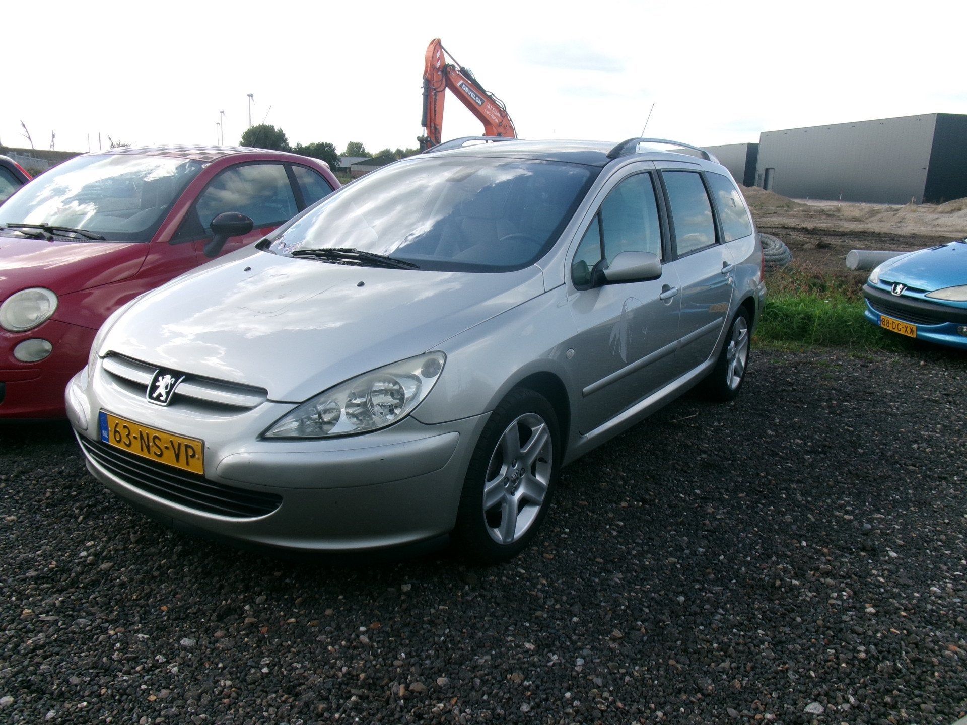 Peugeot 307 SW 2.0 AUTOMAAT Nieuwe APK (bj 2004), Gebruikt, 4 cilinders, Parkeersensor, 7 stoelen
