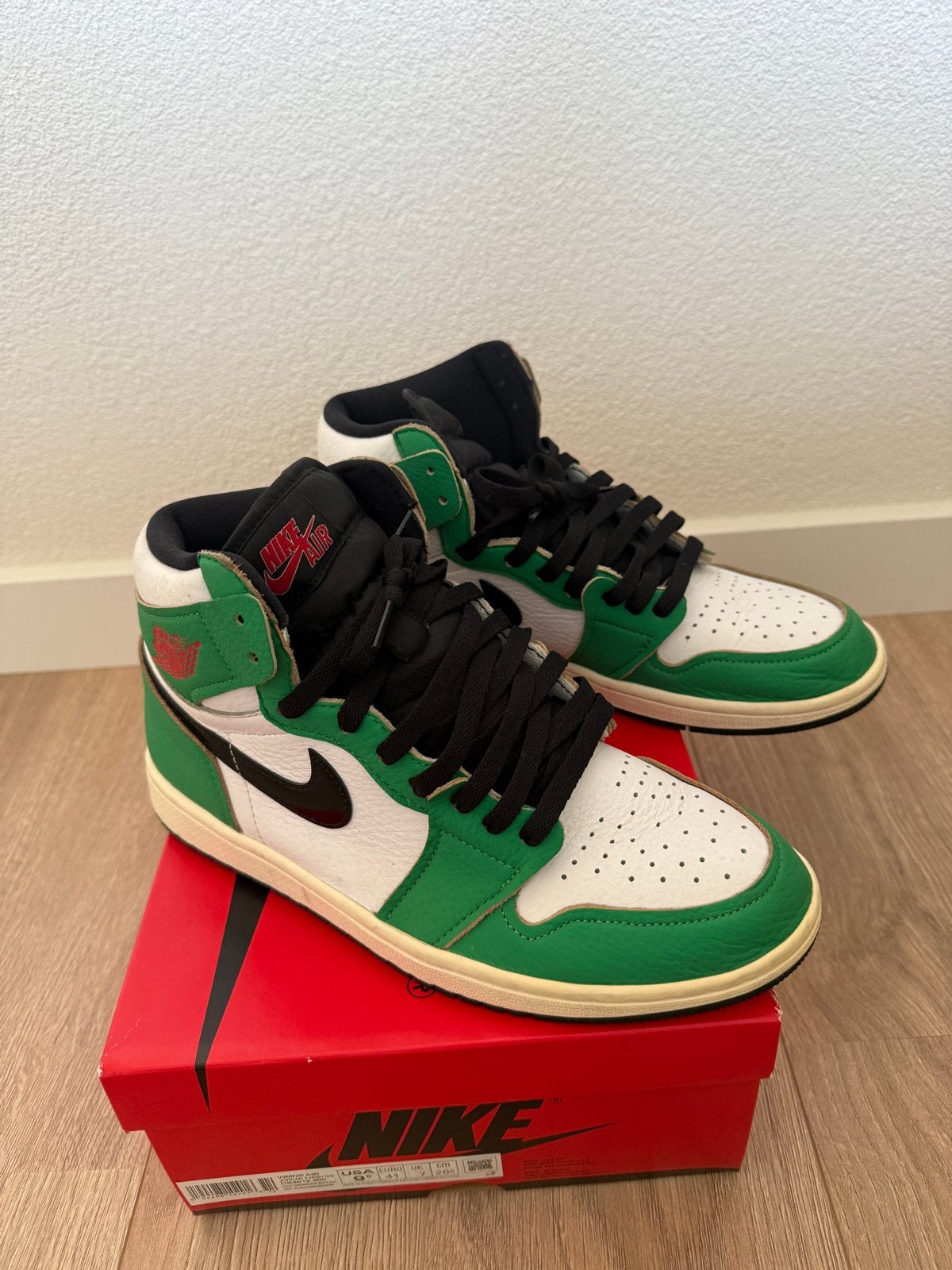Jordan 1 High Lucky Green - Maat 41 - Zeer goede staat, Kleding | Dames, Verzenden, Groen, Sneakers of Gympen, Zo goed als nieuw