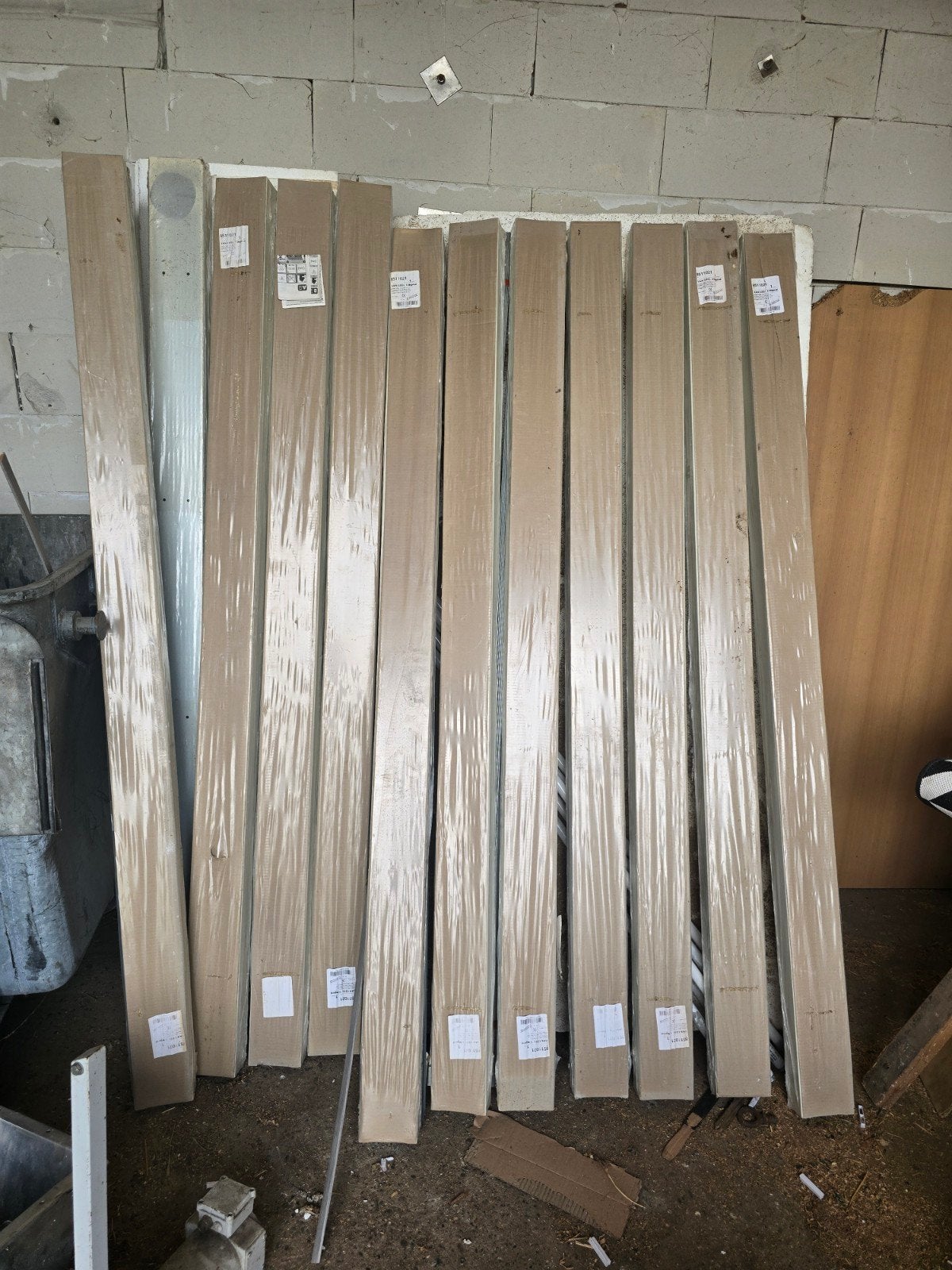 Van Geel Legrand Wandgoot L2000 H120 D85 R1013  12 stuks, Ophalen