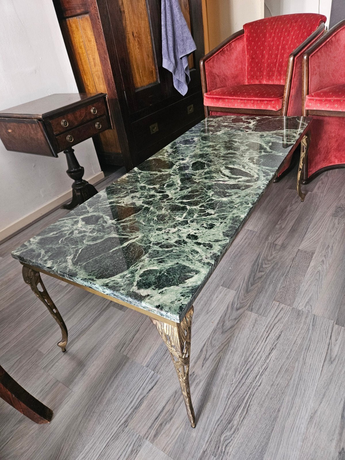 Oude salontafel met groen marmer blad, Ophalen