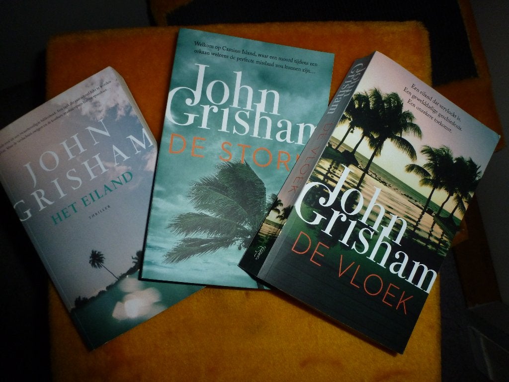 John Grisham - trilogie Het eiland, De storm en De vloek, Boeken, Ophalen of Verzenden, Gelezen, John Grisham