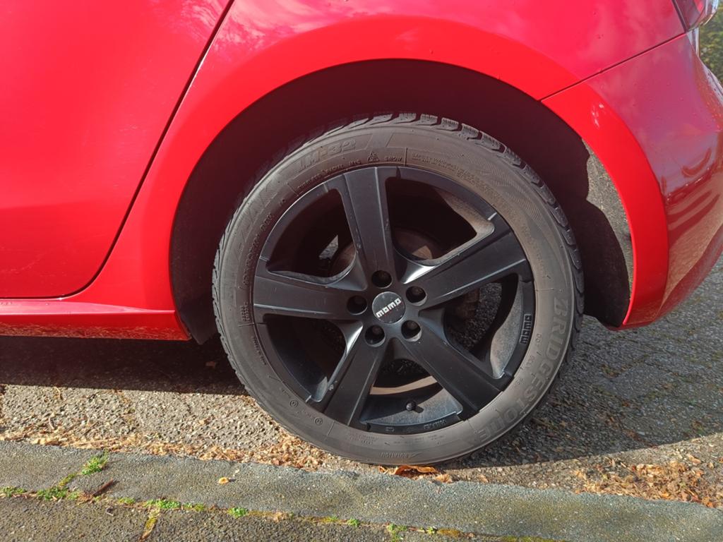 4 MOMO 16 inch velgen Audi A1 met Bridgestone winterbanden, Gebruikt, 16 inch, Banden en Velgen, Personenwagen