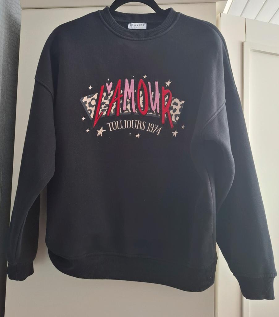Loavies 'L'amour Toujours 1974' sweater, Maat 38/40 (M), Zwart, Ophalen of Verzenden, Loavies