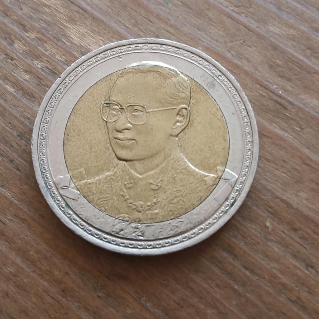 Thailand 10 Baht munt  2002 75e verjaardag RamaIX, Postzegels en Munten, Munten | Azië, Ophalen of Verzenden, Zuidoost-Azië, Losse munt