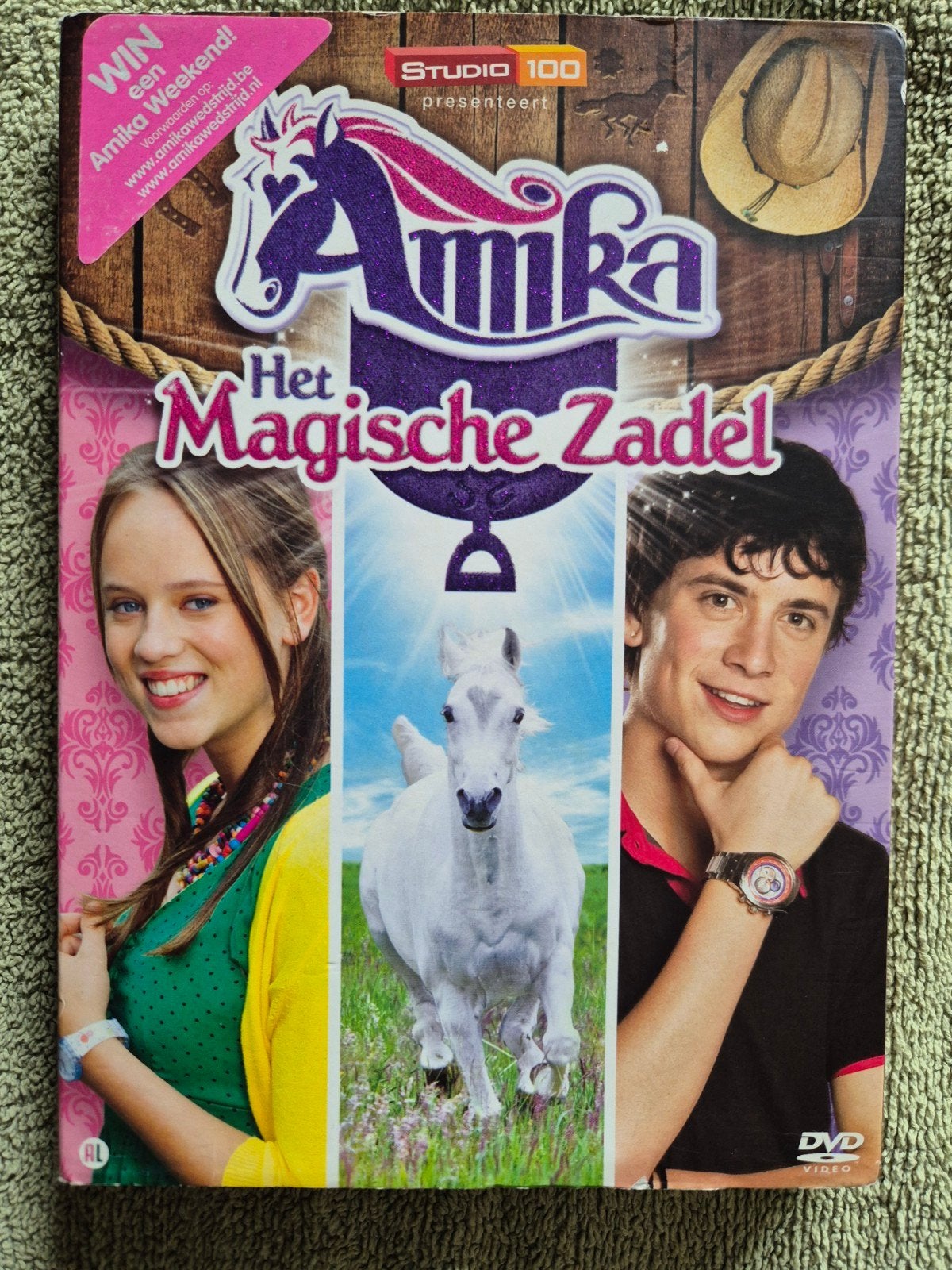 Amika - Het Magische Zadel DVD - Studio 100, Cd's en Dvd's, Dvd's | Kinderen en Jeugd, Zo goed als nieuw, Tv fictie, Avontuur