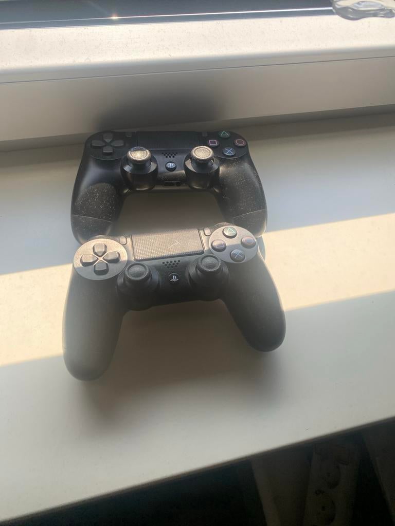 PlayStation 4 Slim 500 GB met 2 controllers, Ophalen, 500 GB, Met 2 controllers, Zo goed als nieuw