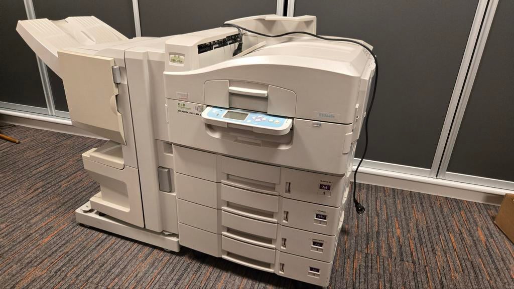 Printer met finisher oki ES3640e, Ophalen