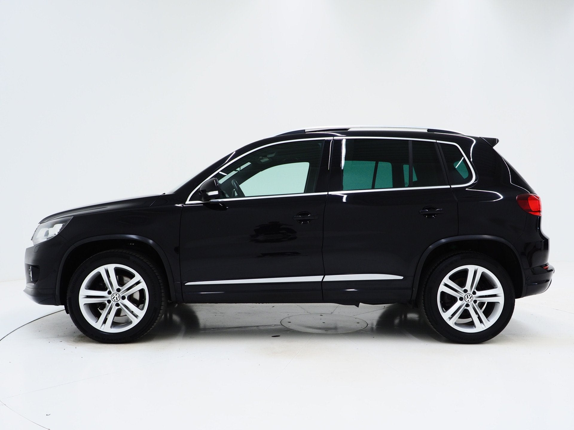Volkswagen Tiguan 1.4 TSI R-Line Edition | NL Auto | Panoram, Voorwielaandrijving, 4 cilinders, Alcantara, Zwart