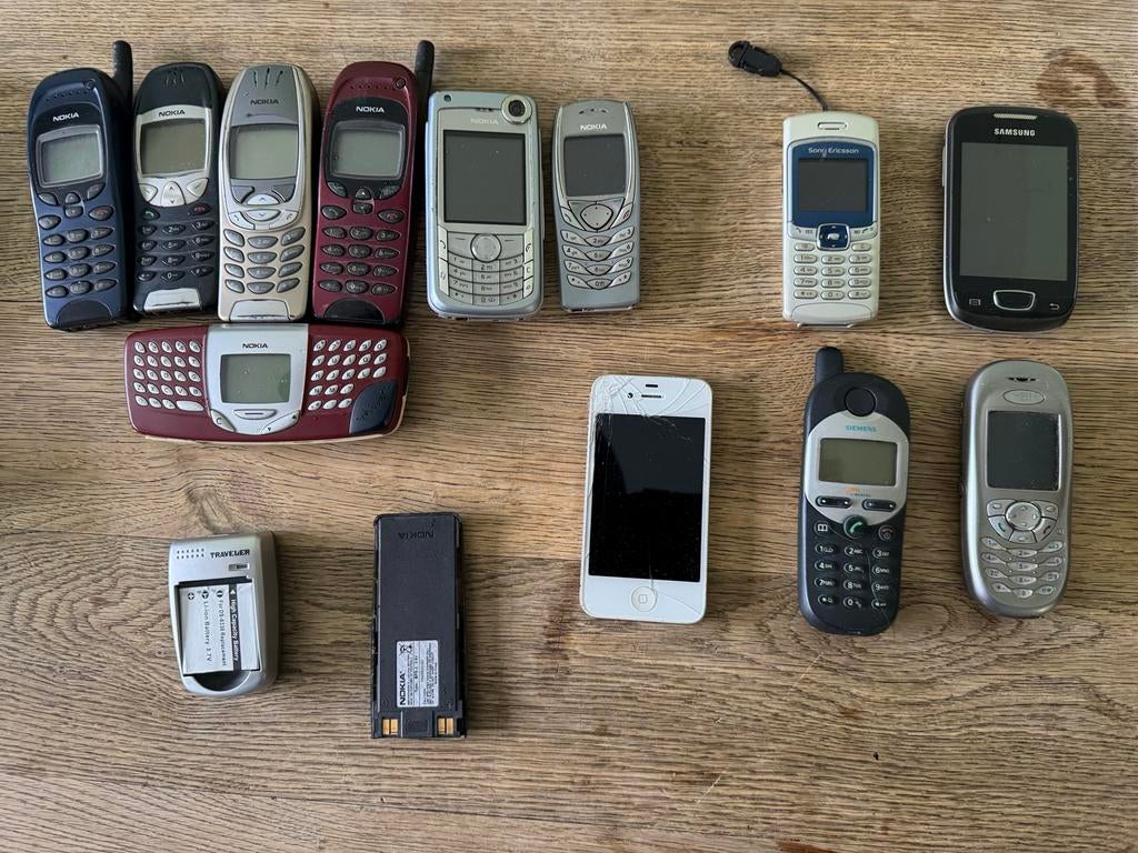 Verzameling oude mobiele telefoons (12 stuks), Telecommunicatie, Mobiele telefoons | Nokia, Ophalen of Verzenden, Gebruikt, Geen camera