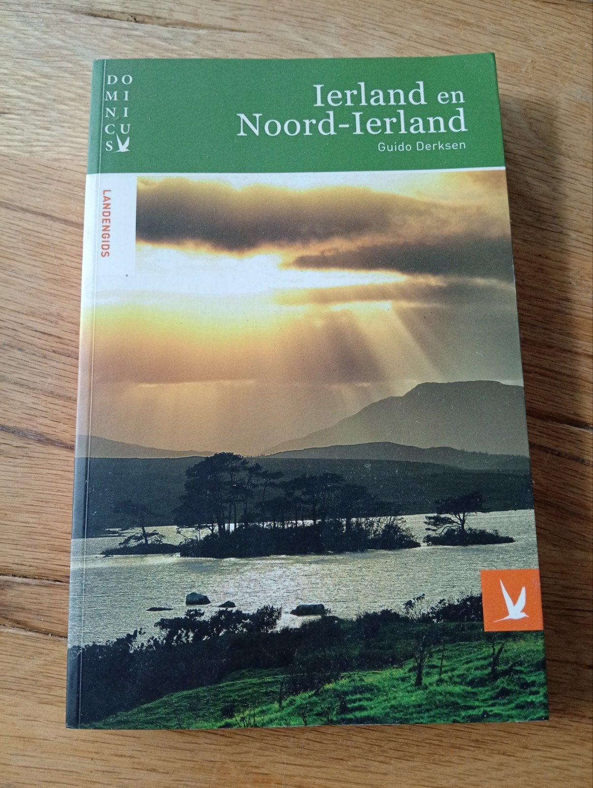 Dominicus Landengids Ierland en Noord-Ierland, Guido Derksen, Europa, Ophalen of Verzenden, Reisgids of -boek