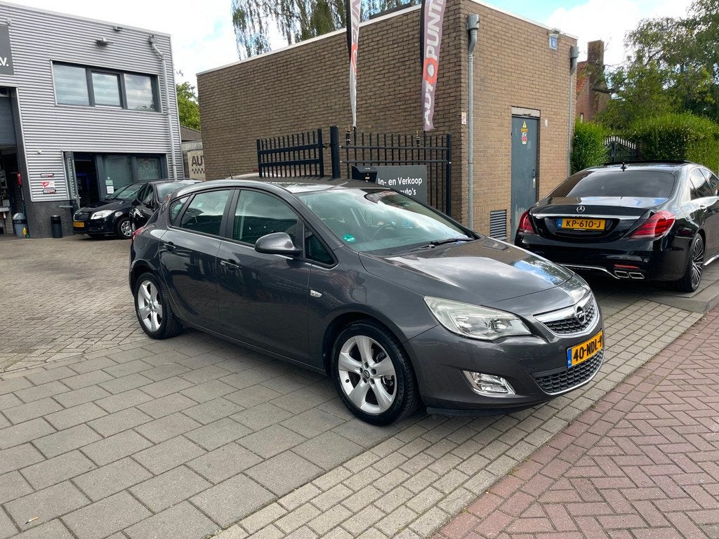 Opel Astra 1.6 Edition Trekhaak Airco NAP APK, Auto's, Opel, Voorwielaandrijving, Euro 5, 680 kg, 4 cilinders