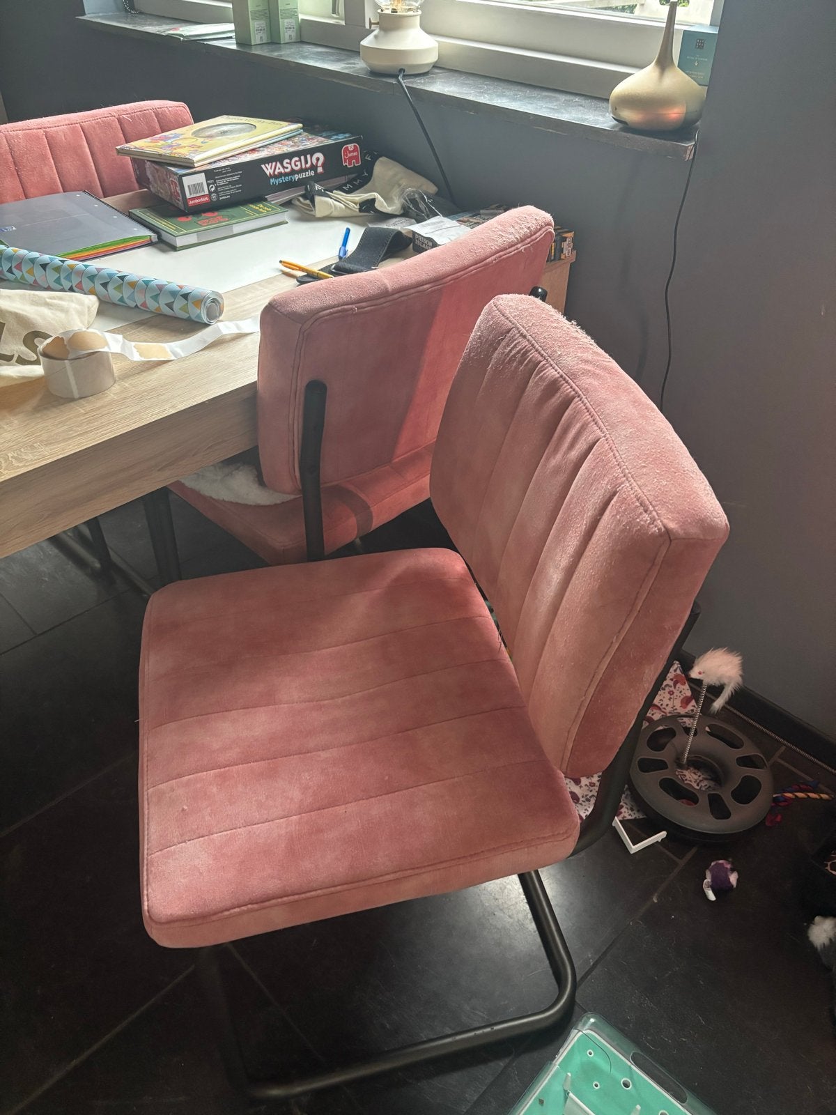 Gratis roze stoelen, gebruikt, ook door katten, Ophalen, Gebruikt, Twee, Overige kleuren