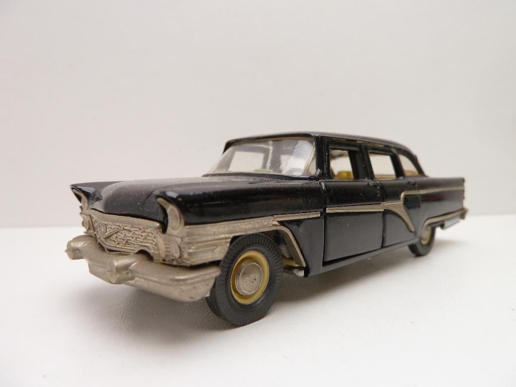 GAZ 13 Chaika  ''  Gorky 1/43 '', Ophalen of Verzenden, Zo goed als nieuw, Auto, Overige merken