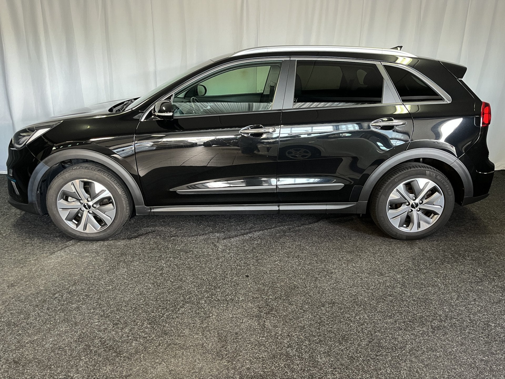 Kia e-Niro DynamicPlusLine 64 kWh 1E EIGN/ECC/3 FASE/99,4%SO, Gebruikt, 1712 kg, Met garantie (alle), Leder en Stof
