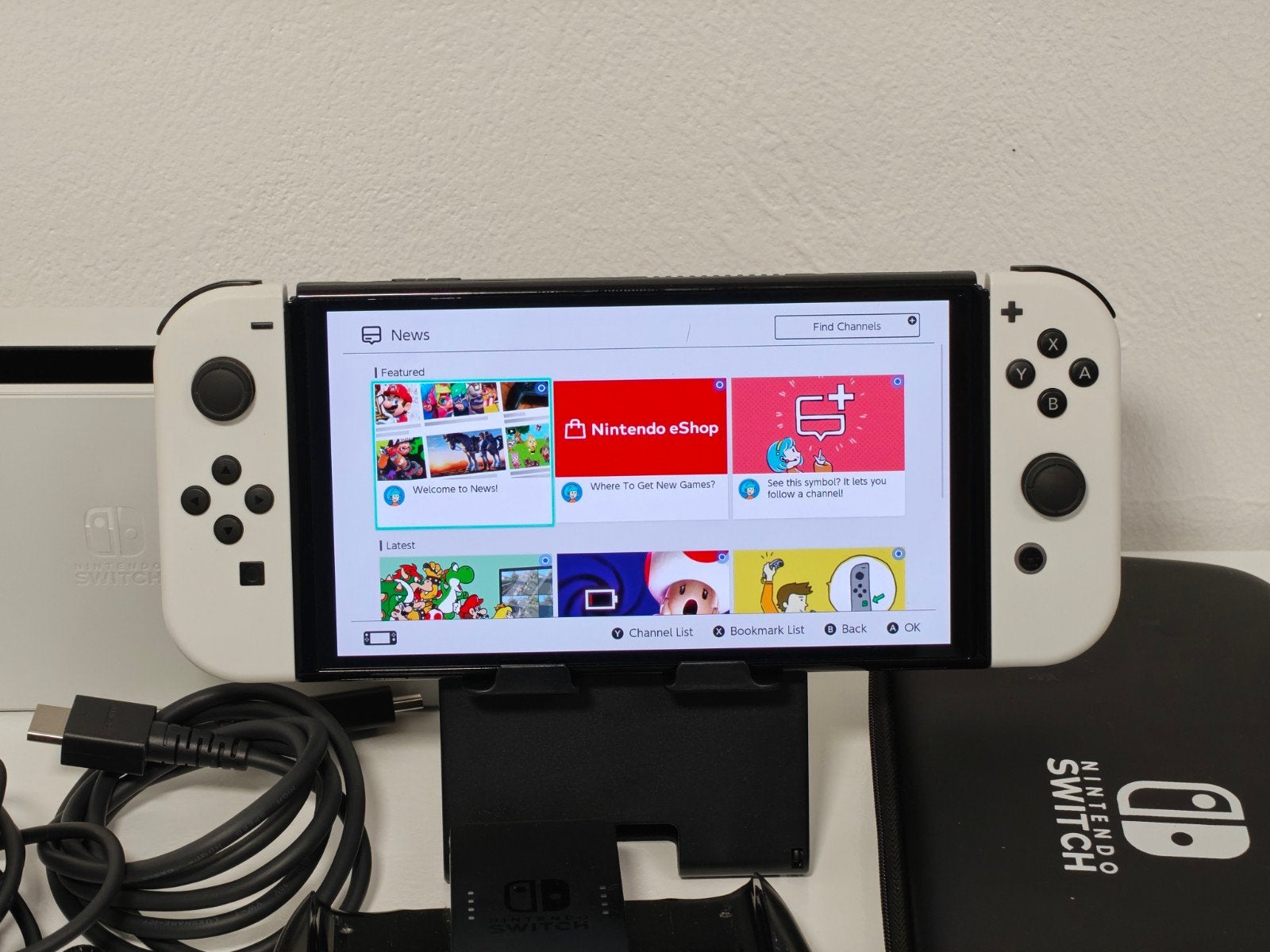 Nintendo Switch OLED, Spelcomputers en Games, Racen en Vliegen, Ophalen of Verzenden, Vanaf 3 jaar, Nintendo Co., Ltd.