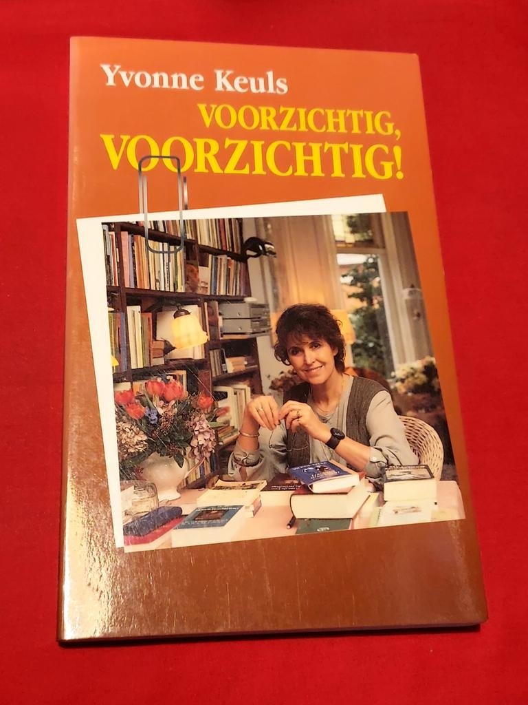 GESIGNEERD Voorzichtig, Voorzichtig! Yvonne Keuls., Ophalen of Verzenden, Zo goed als nieuw
