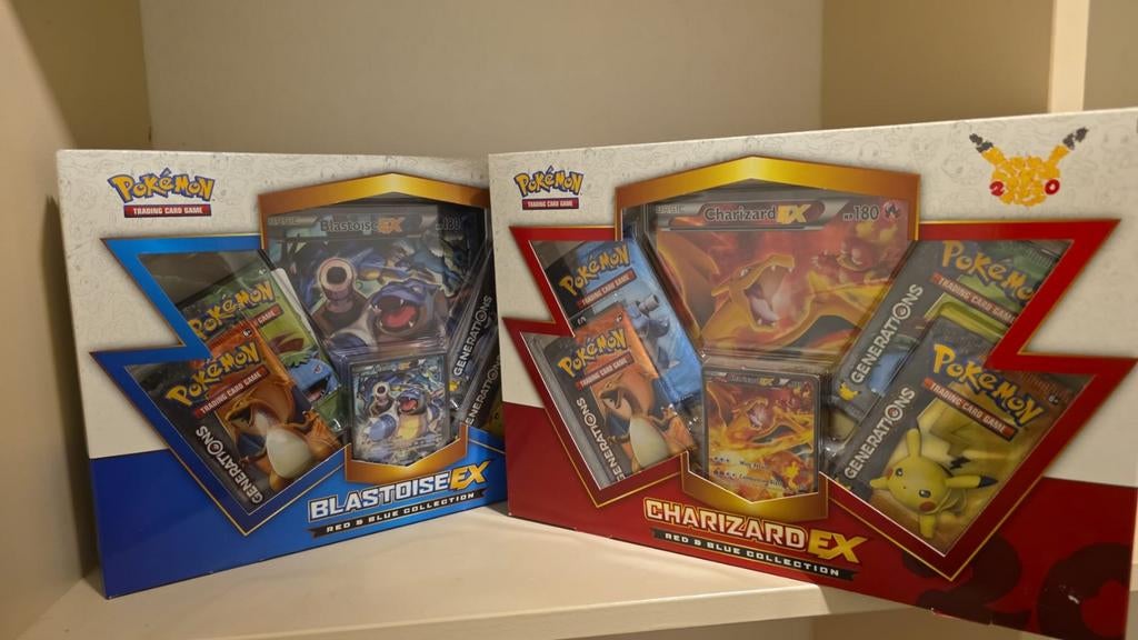 Pokémon TCG: Charizard & Blastoise EX Red & Blue Collection, Ophalen of Verzenden, Nieuw, Boosterbox, Foil