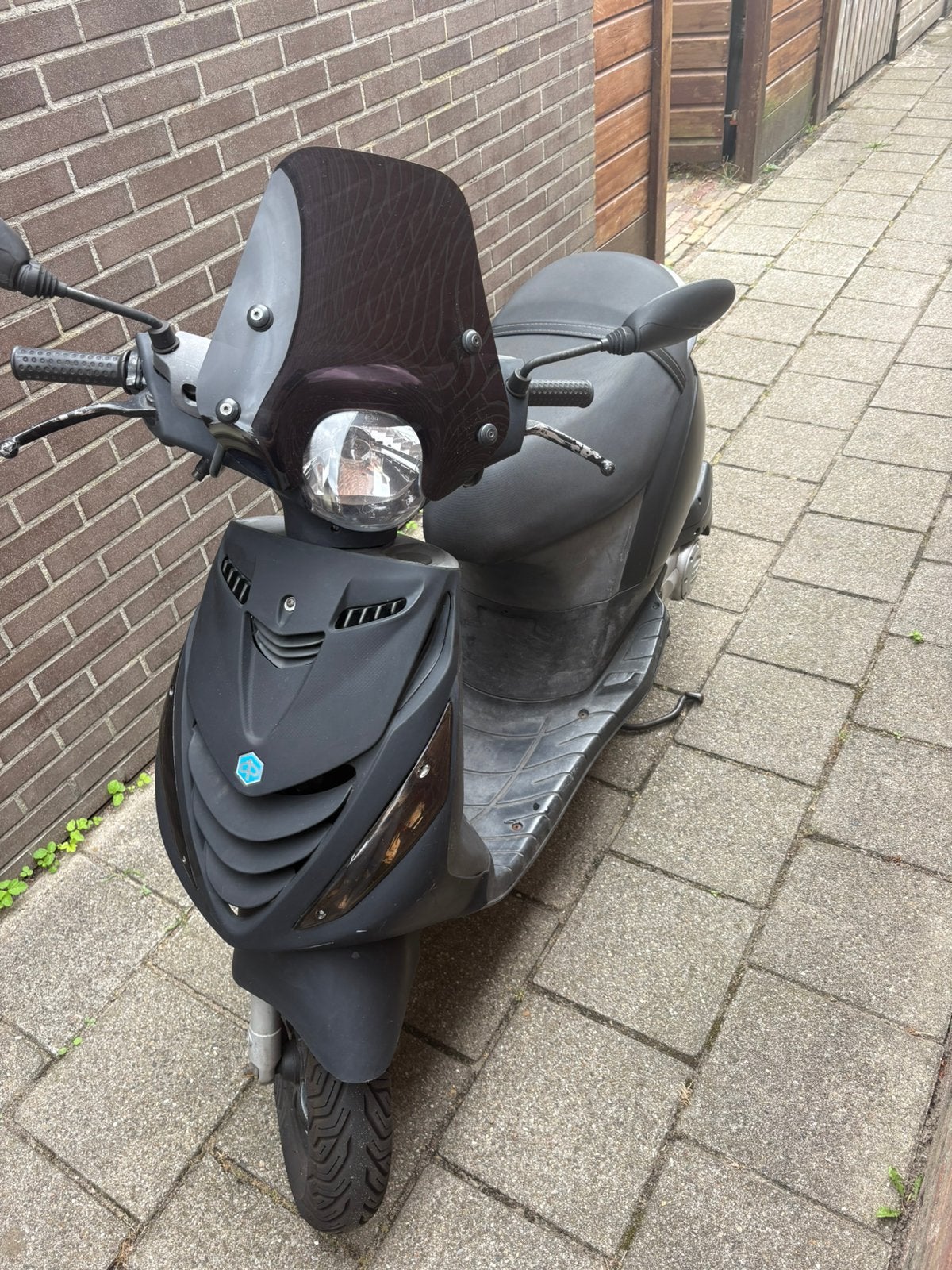 Net onderhouden Zip scooter 2018 i-get, Fietsen en Brommers, Scooters | Piaggio, Ophalen, Zip, Zo goed als nieuw, Benzine