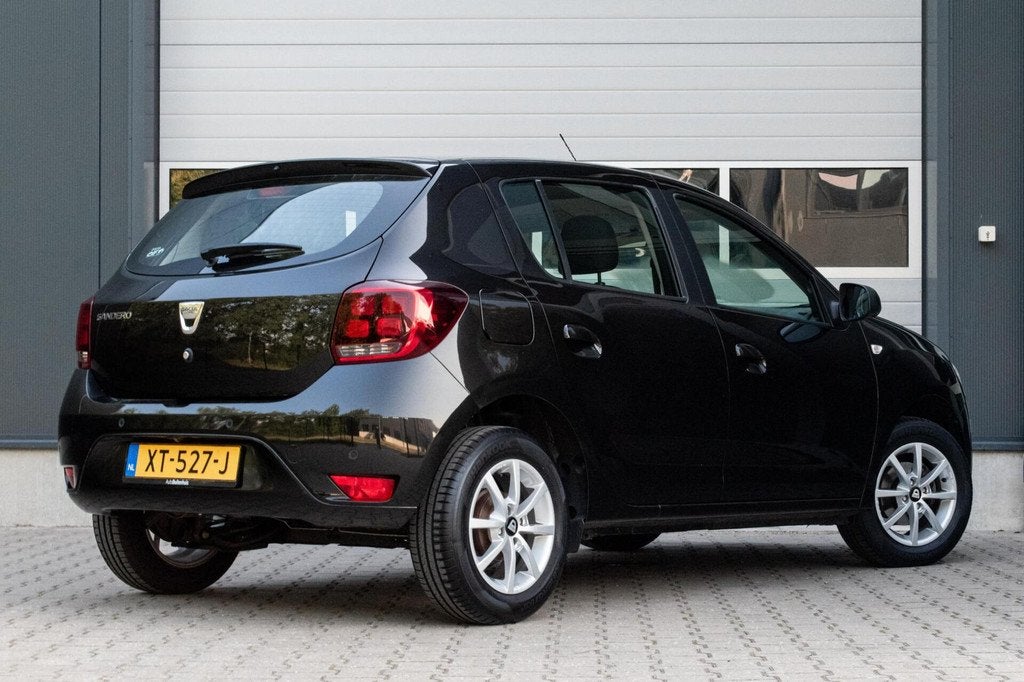 Dacia Sandero 0.9 TCe Laureate|CAMERA|NAVI|CRUISE|PDC|5-DRS, Auto's, Voorwielaandrijving, 540 kg, Met garantie (alle), Zwart