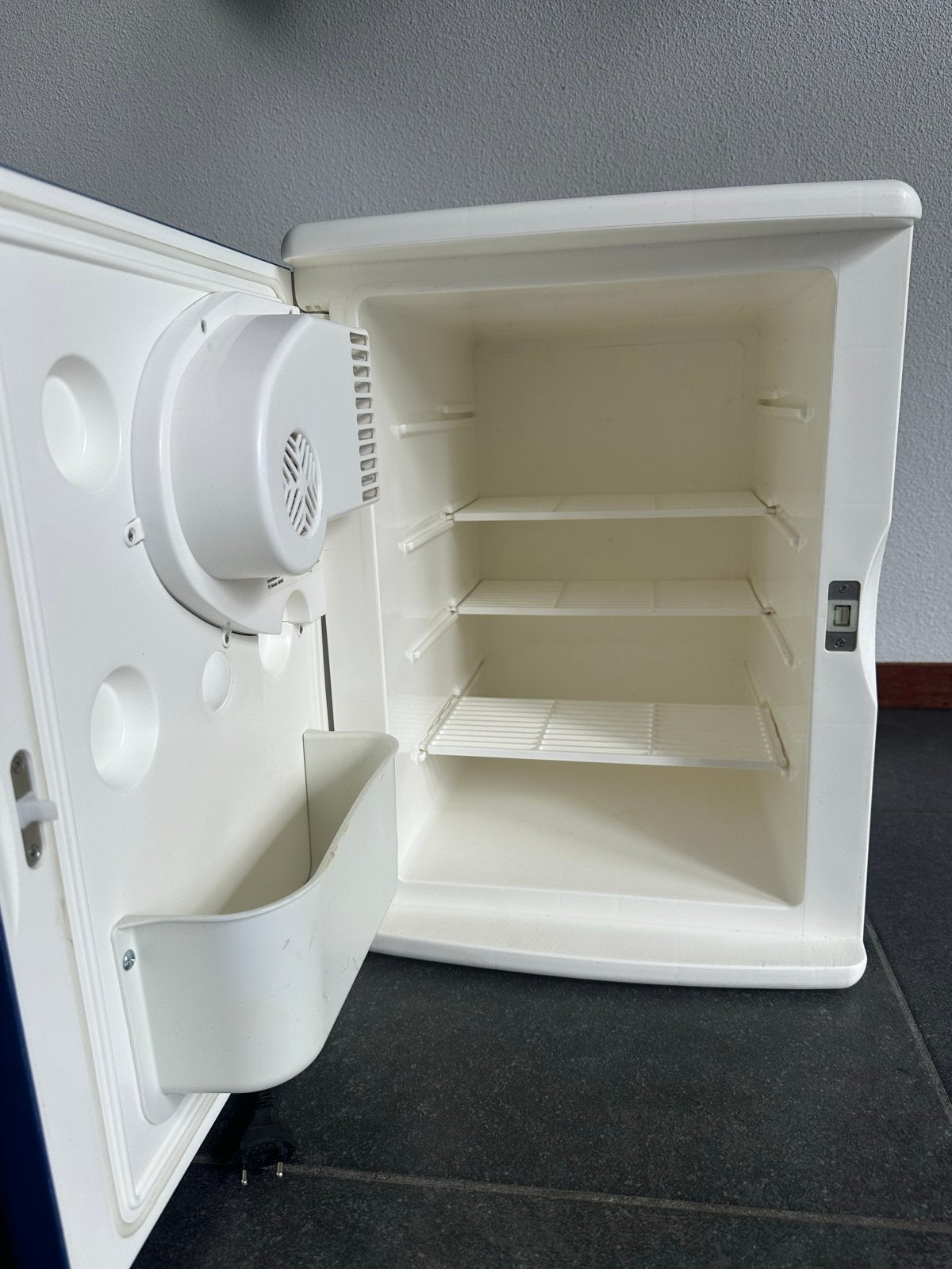 Koelbox 12V/230V - Ideaal voor onderweg en thuis, Ophalen, Gebruikt, Koelbox, Elektrisch