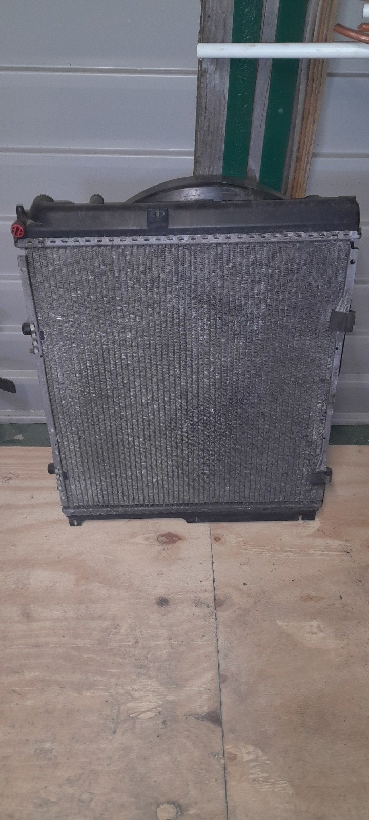 Mercedes E240D Radiateur met ventilator, Ophalen of Verzenden, Gebruikt, Mercedes-Benz