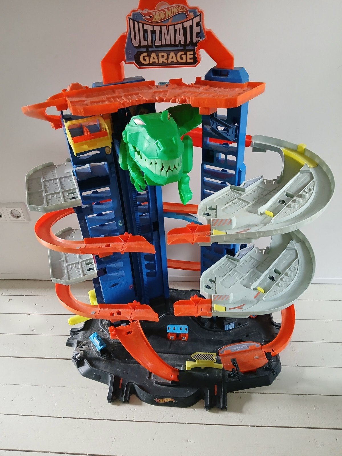 Hot Wheels Ultimate Garage Dino trex Racebaan met 2 auto's, Kinderen en Baby's, Ophalen, Met looping, Racebaan, Gebruikt