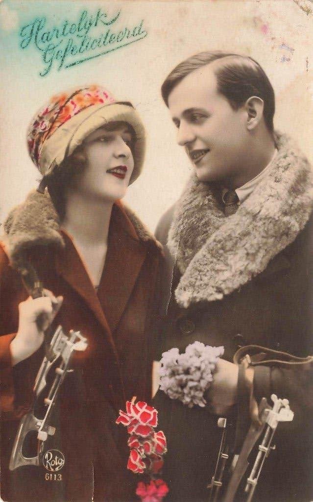 Felicitatiekaart Man en vrouw met schaatsen  1930, Ophalen of Verzenden, 1920 tot 1940, Gelopen, Friesland