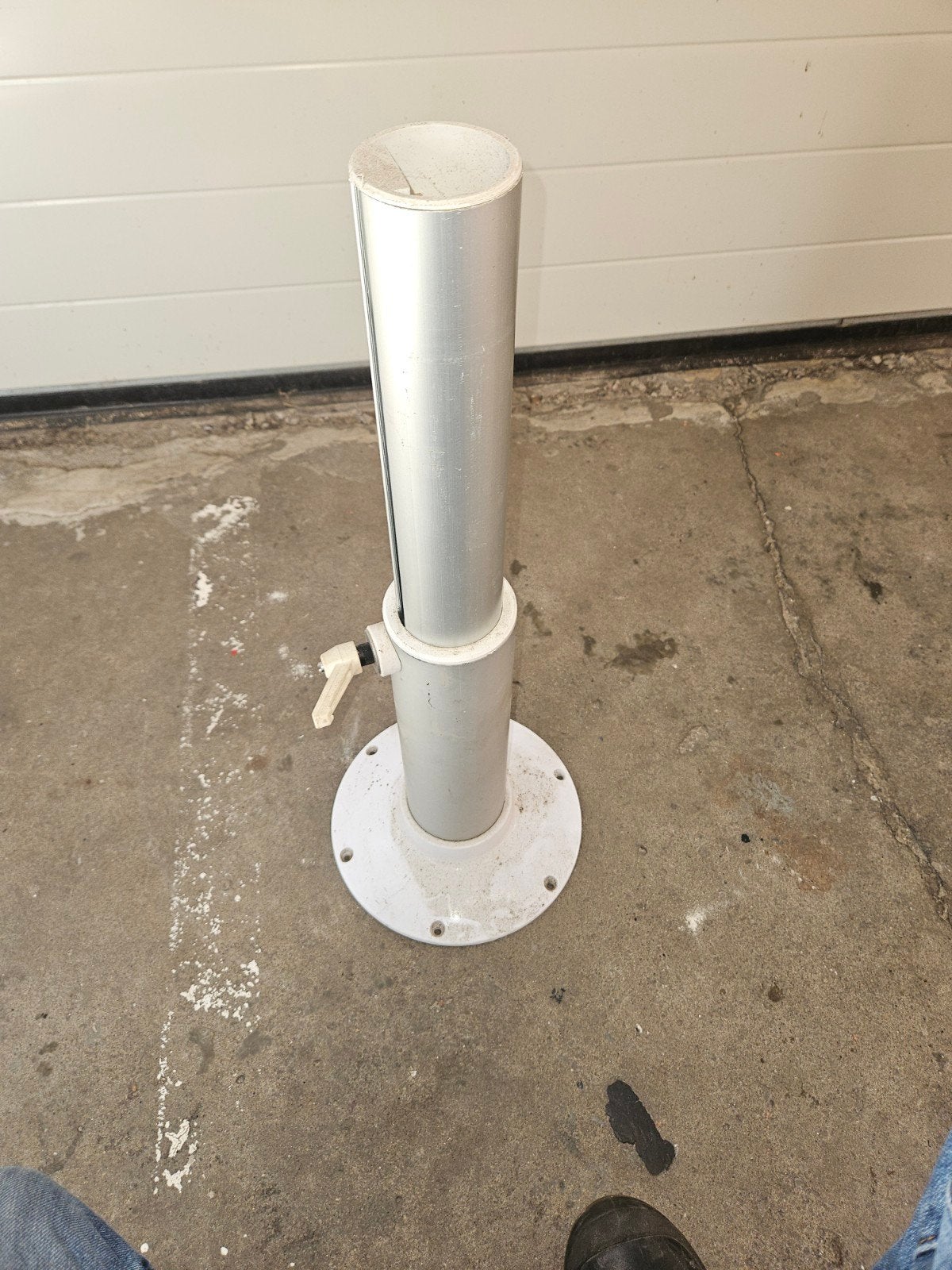 Verstelbare tafel poot voor boot of caravan, Ophalen, Gebruikt, Interieur en Kussens