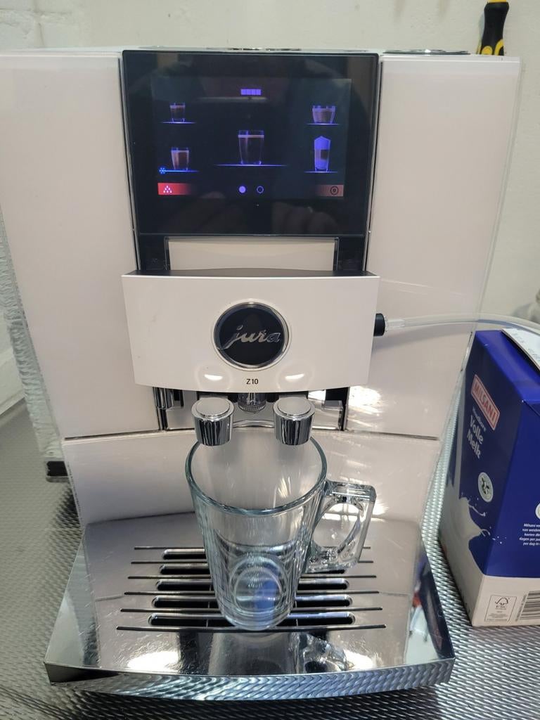 Jura Z10 nw staat * met garantie *, 10 kopjes of meer, Ophalen of Verzenden, Zo goed als nieuw, Koffiemachine