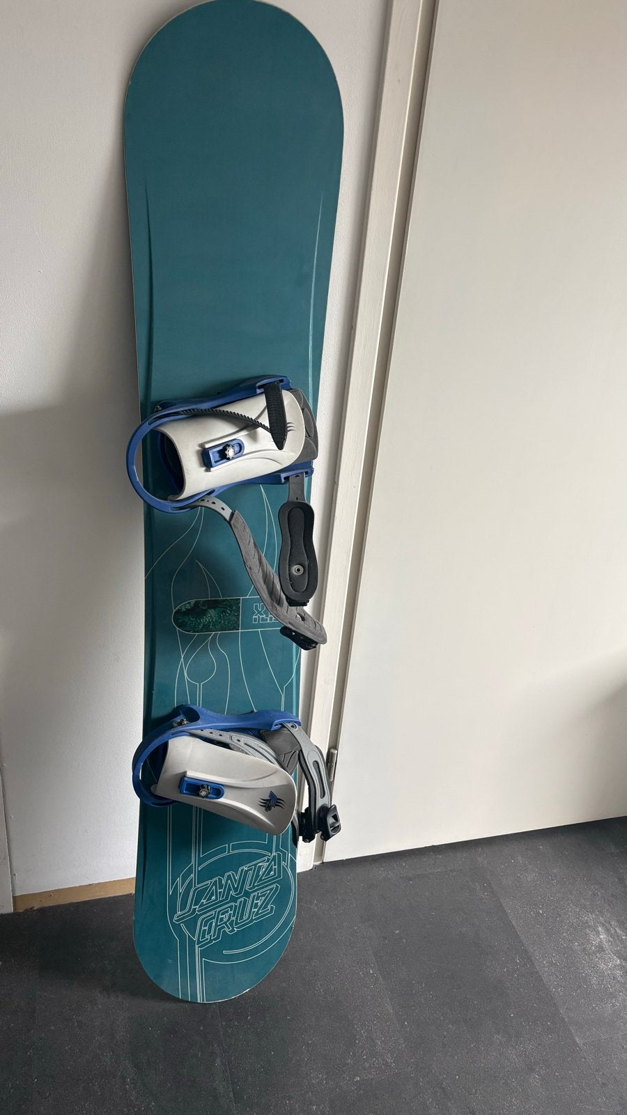 Santa Cruz X156 Snowboard inclusief bindingen, Sport en Fitness, Ophalen, Gebruikt, Board