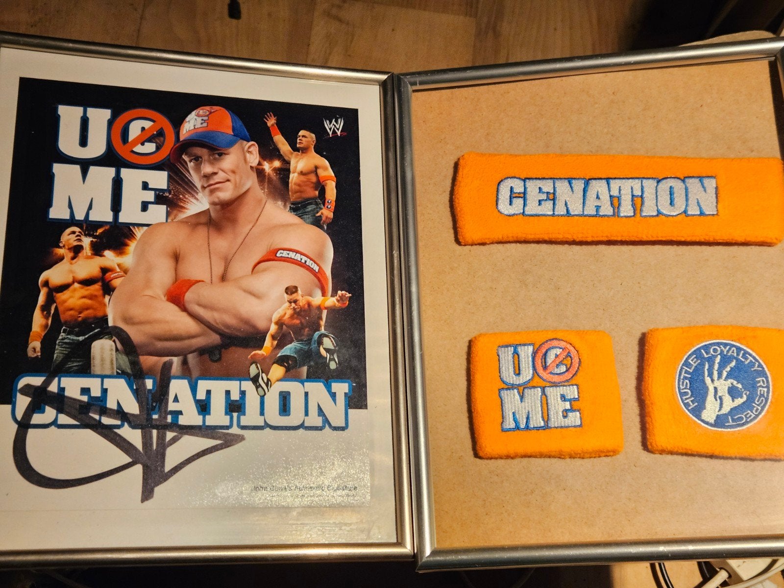 John Cena Gesigneerde Poster met Polsbandjes - WWE Fan Item, Ophalen of Verzenden, Zo goed als nieuw, Poster, Artwork of Schilderij