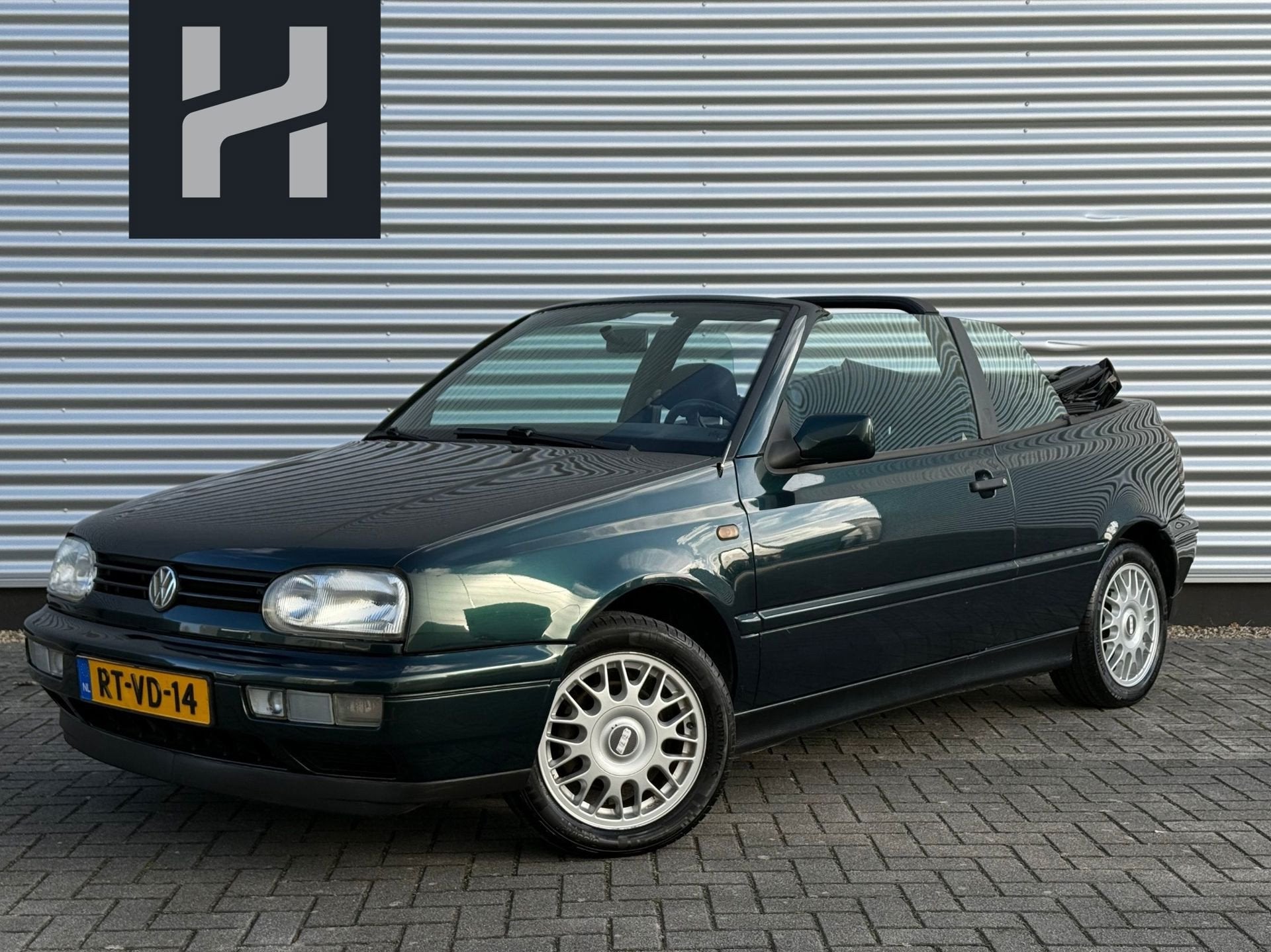 Volkswagen Golf Cabriolet 1.8 35.964 km 1e eigenaar Org NL, Auto's, Volkswagen, Stof, Gebruikt, Zwart, 4 cilinders