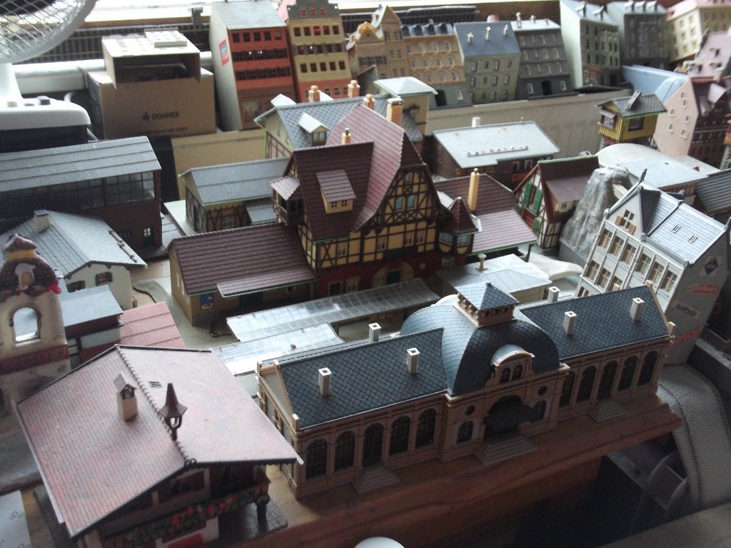 modeltrein mooie huizen tunnels ed adv 1, Gebruikt, Gelijkstroom, Brug, Tunnel of Gebouw, Ophalen