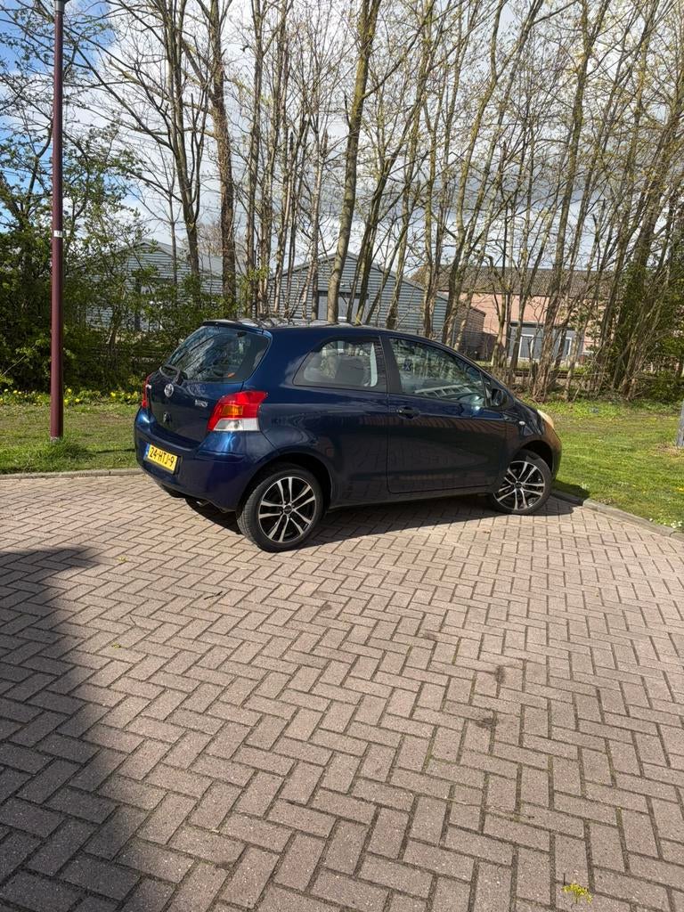 Toyota Yaris 1.0 12V Vvt-i 3DR Terra 2009 Blauw, Auto's, Toyota, Voorwielaandrijving, 532 kg, 40 €/maand, 750 kg