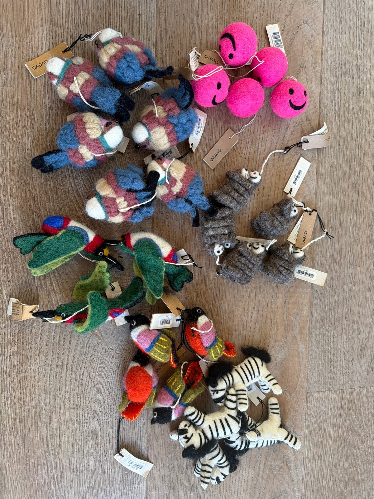 NIEUW Partij wollen hangers van Aveva (27 stuks), Ophalen, Nieuw, Overige materialen