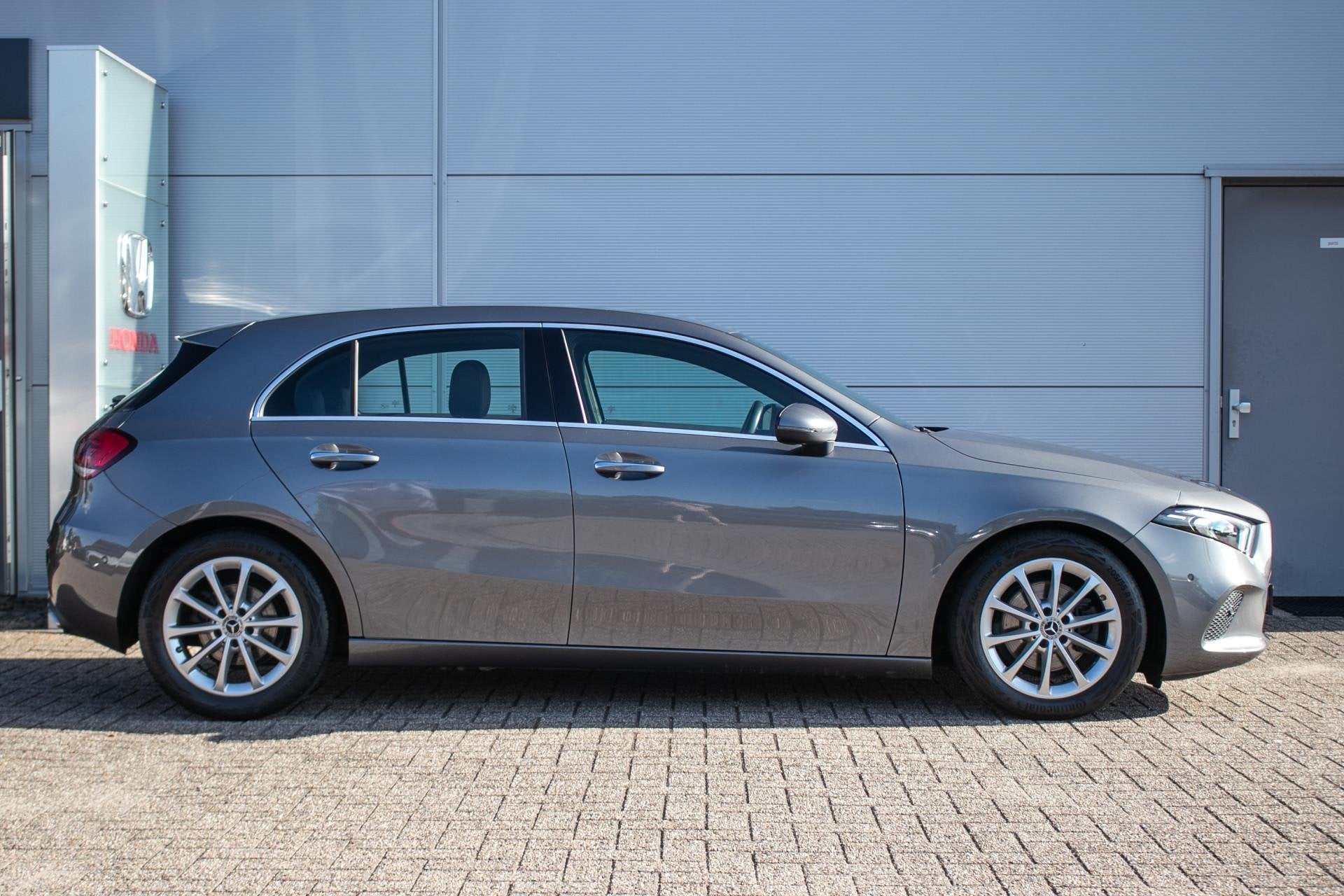 Mercedes-Benz A-klasse 200 Premium Plus Automaat - Navi | Ca, Auto's, Gebruikt, 4 cilinders, Leder en Stof, Bedrijf
