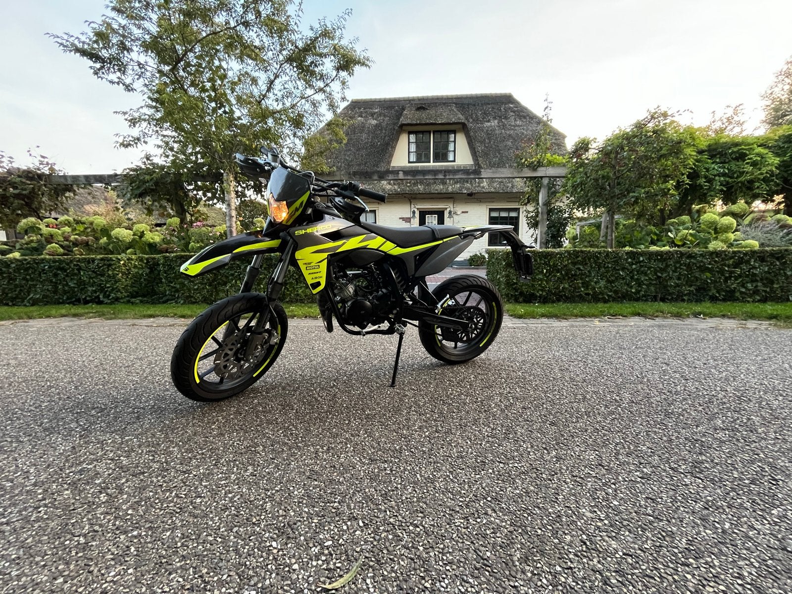 Sherco SM-R 50cc schakelbrommer, Ophalen, Zo goed als nieuw, Maximaal 45 km/u