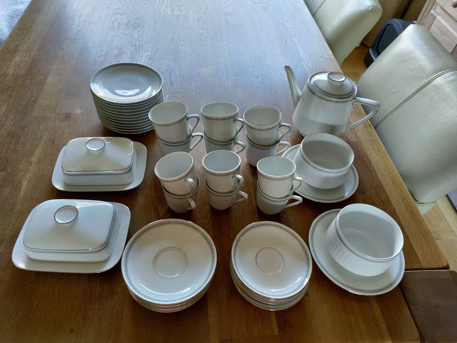 Nieuw servies, compleet met theepot en botervloten, Ophalen, Nieuw, Keramiek, Compleet servies